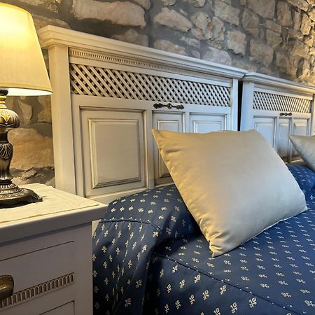 Hotel Casona Los Caballeros Сантилана дел Мар Екстериор снимка