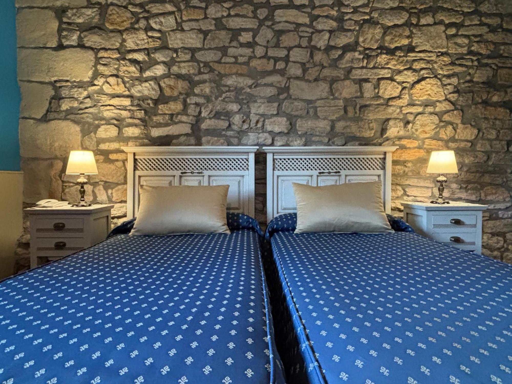 Hotel Casona Los Caballeros Сантилана дел Мар Екстериор снимка