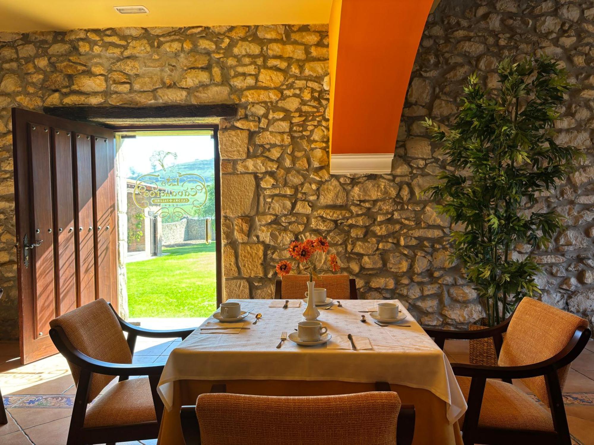 Hotel Casona Los Caballeros Сантилана дел Мар Екстериор снимка